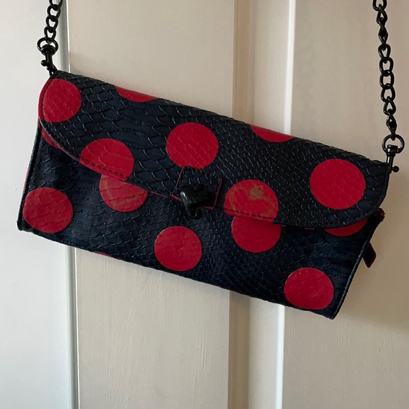 Vera Wang Handbags - Princess Vera Wang ladies purse.